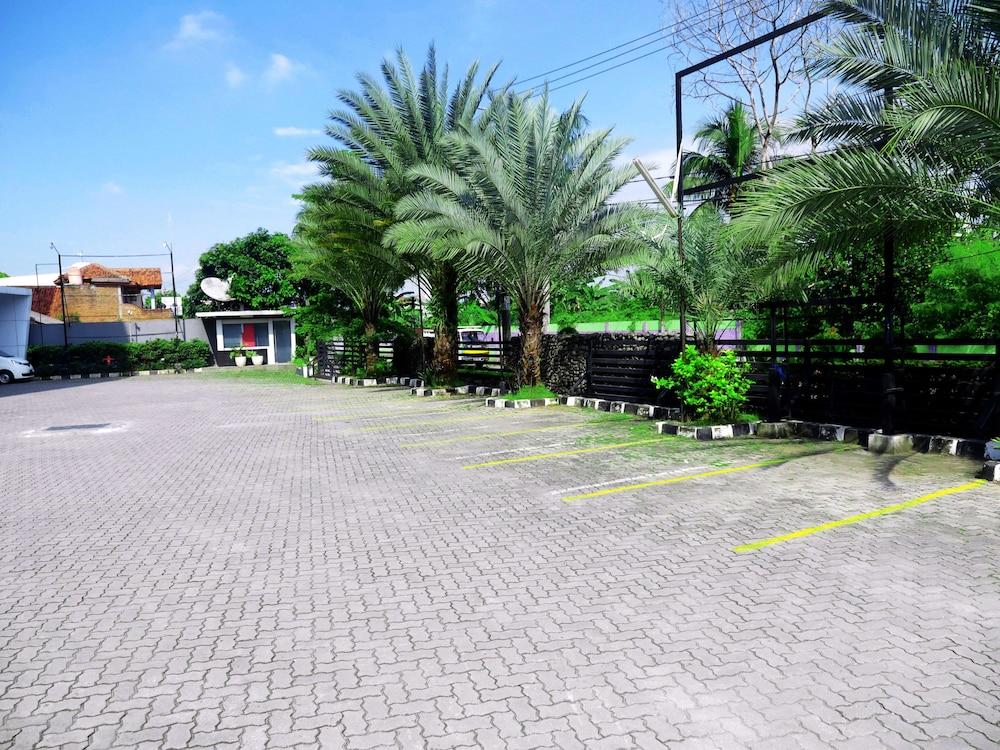 Yasmin Hotel Karawaci Tangerang Eksteriør billede